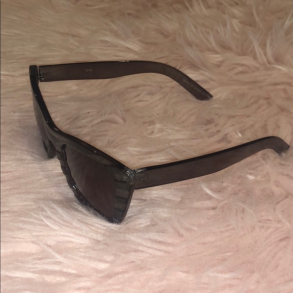 Dark brown + hint of purple toned sunglasses - Picture 4 of 5